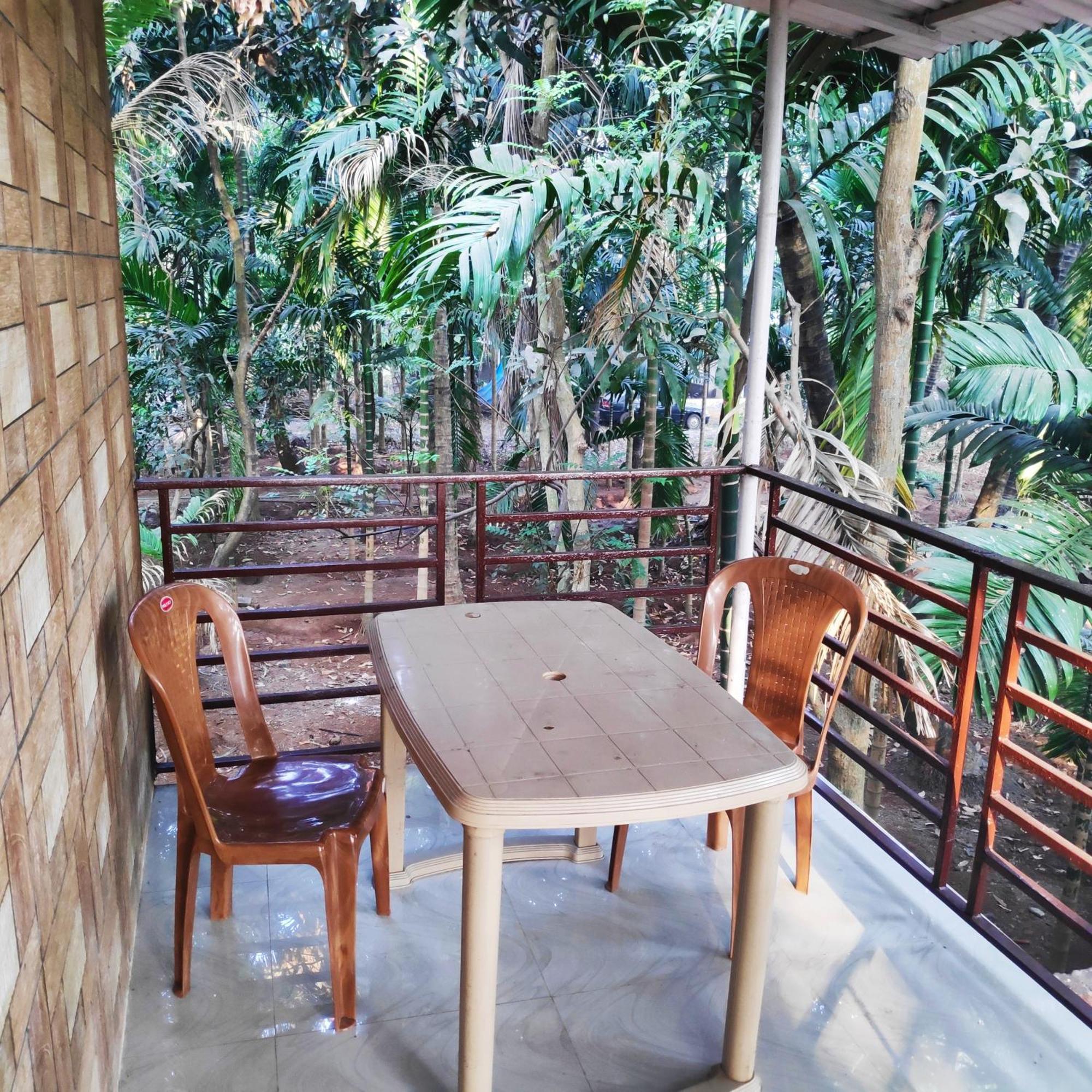 Ashish Baug Cottage Alibag Bilik gambar